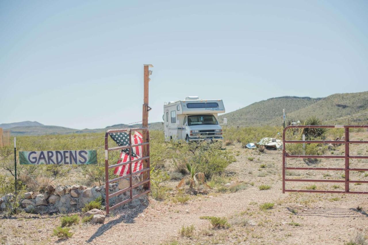 Camping At Desert Gardens Oasis In Lobo, Tx Van Horn Exteriér fotografie