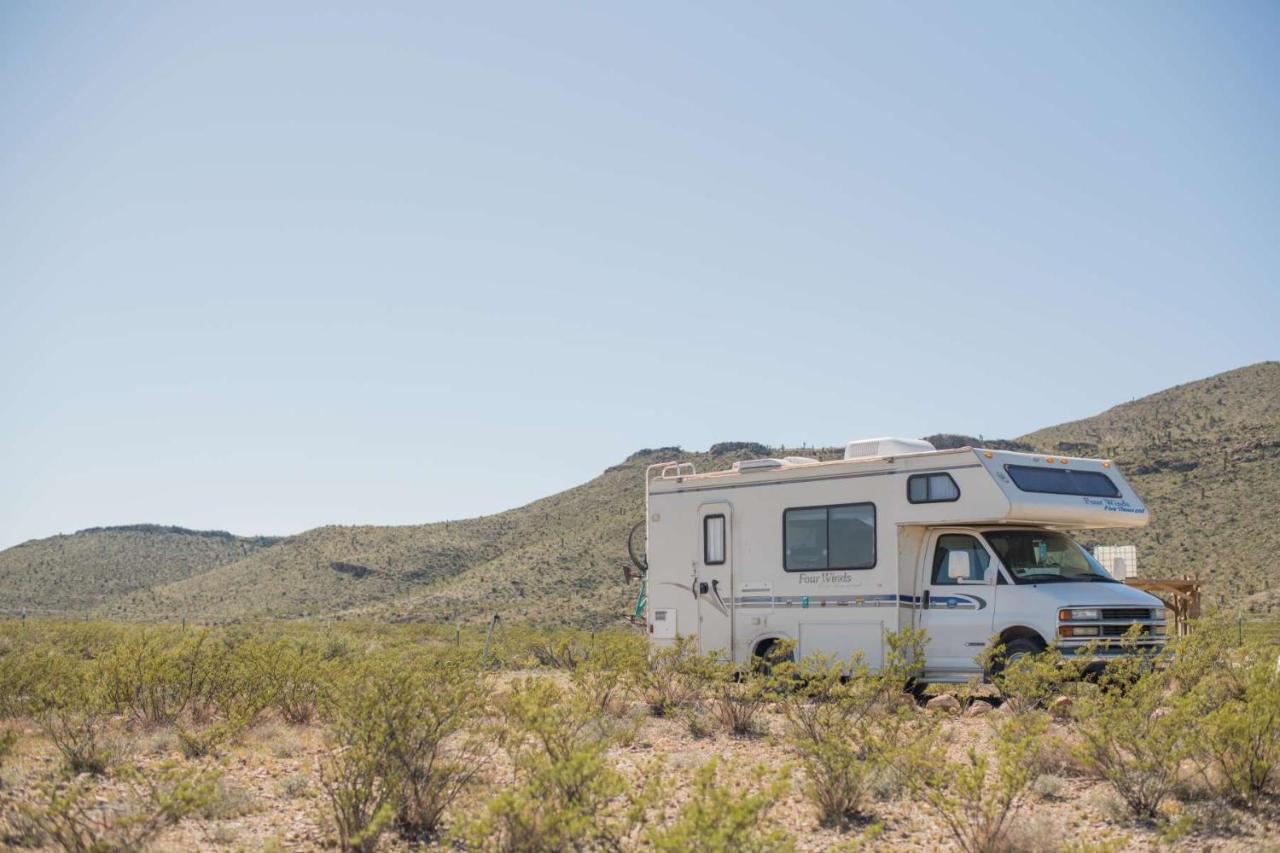 Camping At Desert Gardens Oasis In Lobo, Tx Van Horn Exteriér fotografie